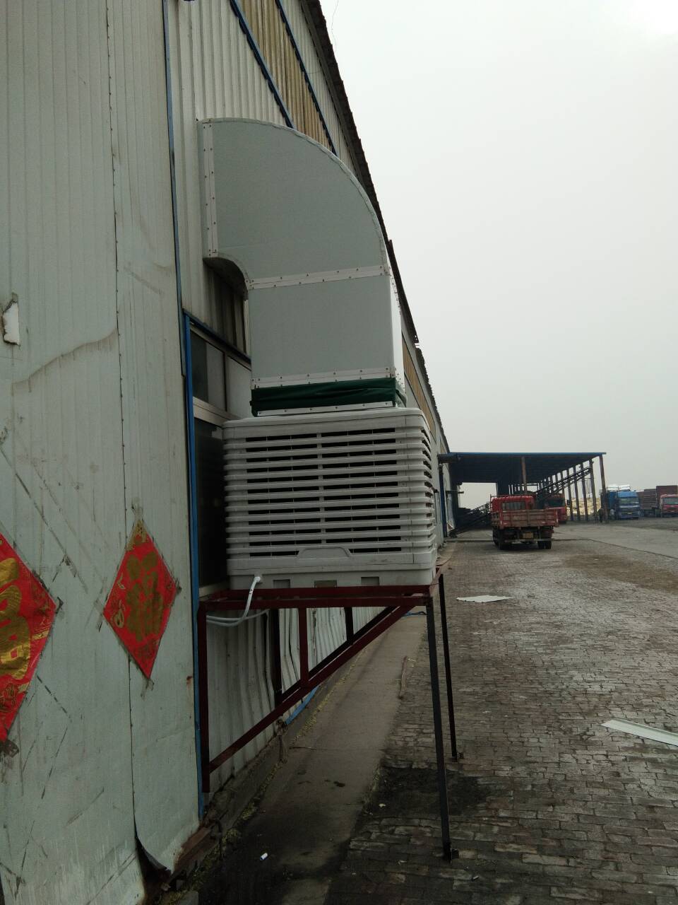 注塑廠降溫 注塑車(chē)間降溫?fù)Q氣方案_設(shè)備注塑廠降溫 注塑車(chē)間通風(fēng)換氣解決方案注塑車(chē)間高溫降溫解決辦法—-安裝負(fù)壓排風(fēng)扇|降溫解決方案